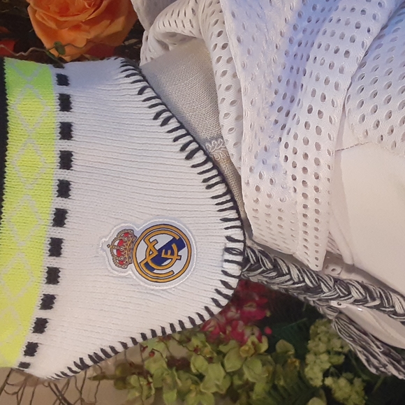 REAL MADRID,  Peruvian Tasseled Fleece Lined Beanie - Picture 2 of 11